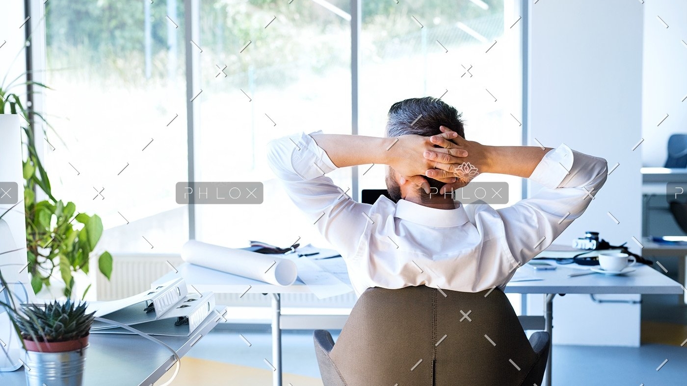 demo-attachment-112-Businessman-at-the-desk-in-his-office-resting.